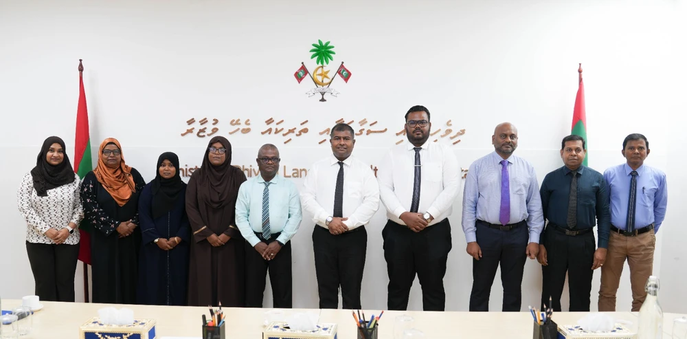 photo for ވަޒީރު އާދަމް ނަޞީރު އިބްރާހީމް އުތީމު ކައުންސިލްގެ ވަފުދަކާ ބައްދަލުކުރެއްވުން
